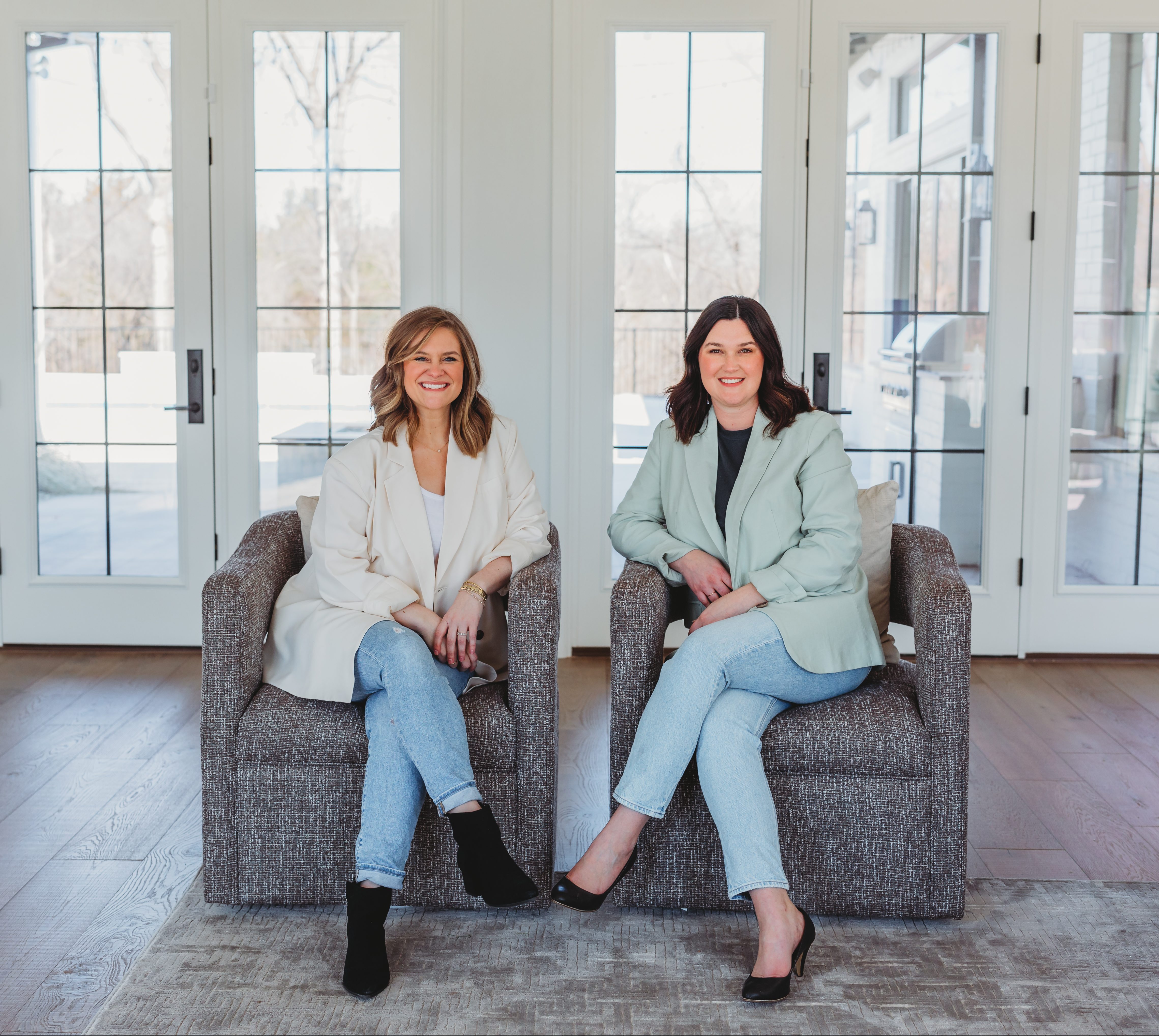 Macy White (L) & Sarah Guthrie (R)